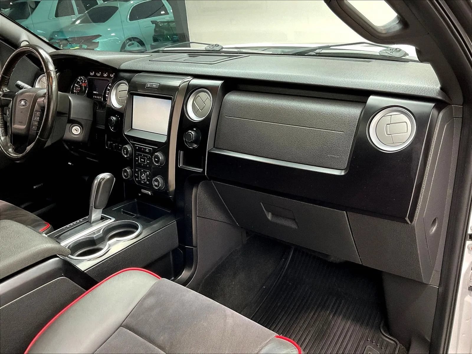 Used 2014 Ford F150 FX4 w/ Equipment Group 402A Luxury AWD/4WD image 11