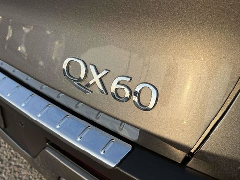Used 2023 INFINITI QX60 Sensory w/ Vision Package AWD/4WD image 11
