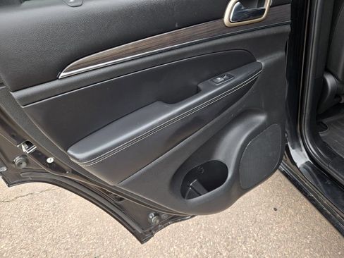 Used 2017 Jeep Grand Cherokee Overland w/ Jeep Active Safety Group image 19