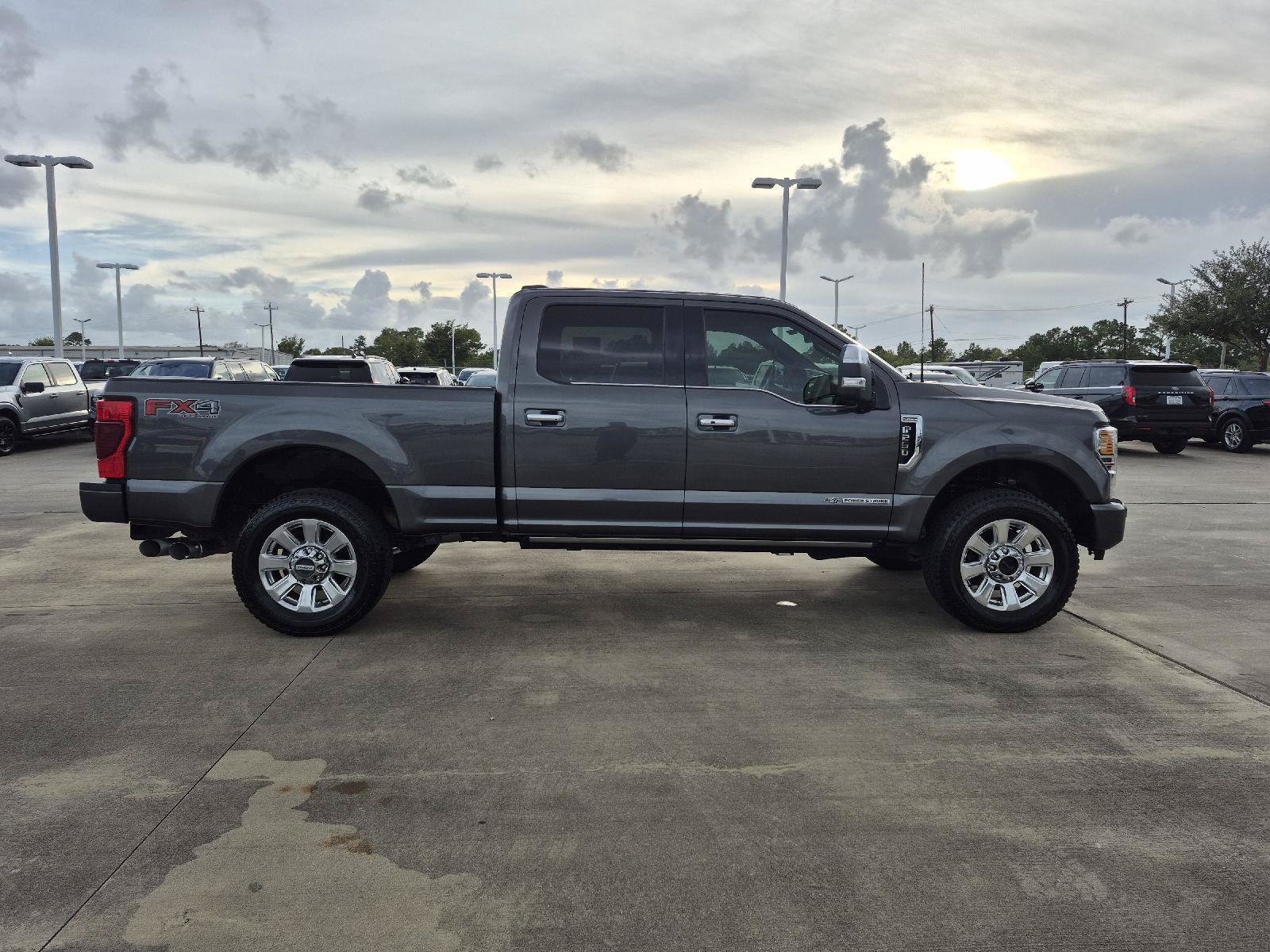 Certified 2020 Ford F250 Platinum w/ FX4 Off-Road Package AWD/4WD image 17