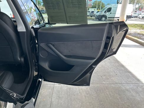 Used 2022 Tesla Model Y Performance image 31