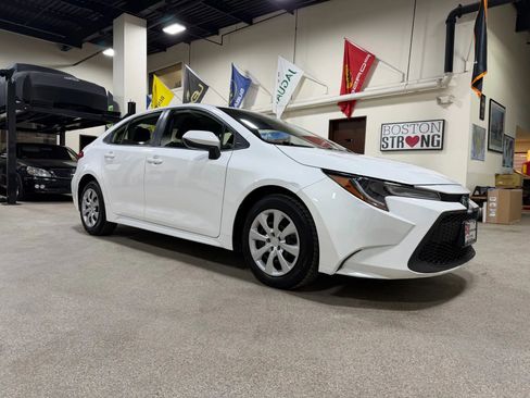 Used 2021 Toyota Corolla LE w/ Carpet Mat Package (TMS) image 3