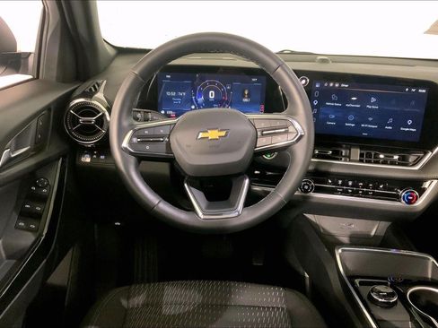 Used 2026 Chevrolet Equinox LT FWD image 5