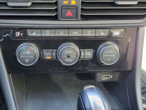 Used 2019 Volkswagen Jetta SEL Premium FWD image 22