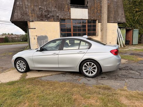 Used 2018 BMW 320i xDrive Sedan image 4