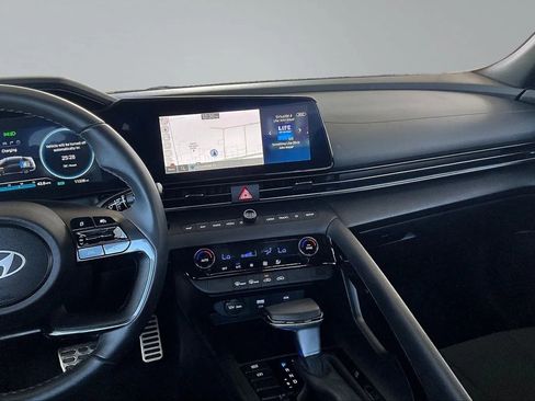 Used 2025 Hyundai Elantra SEL image 9
