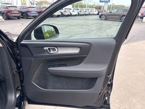 Certified 2026 Volvo XC40 B5 Plus AWD/4WD image 34