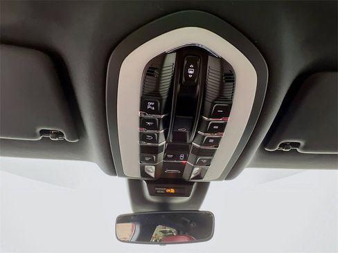 New 2026 Porsche Macan image 14