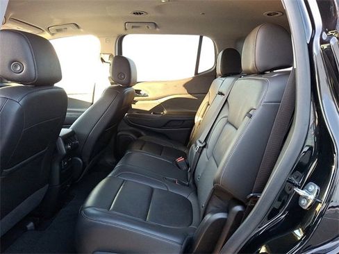 Used 2023 GMC Acadia SLT image 11