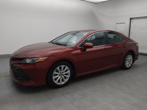 Used 2018 Toyota Camry LE FWD image 2