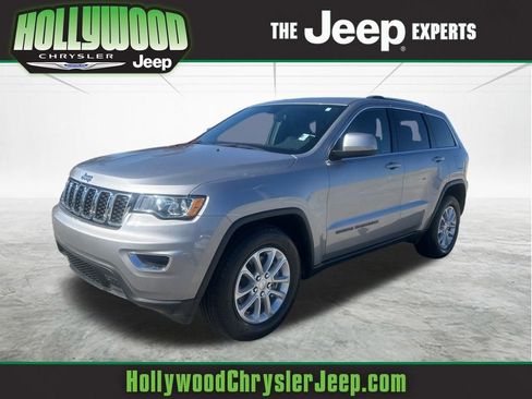 Used 2021 Jeep Grand Cherokee Laredo image 1
