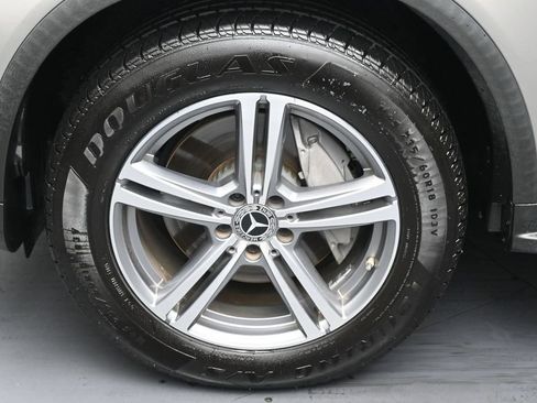 Used 2022 Mercedes-Benz GLC 300 w/ Premium Package Lite image 41