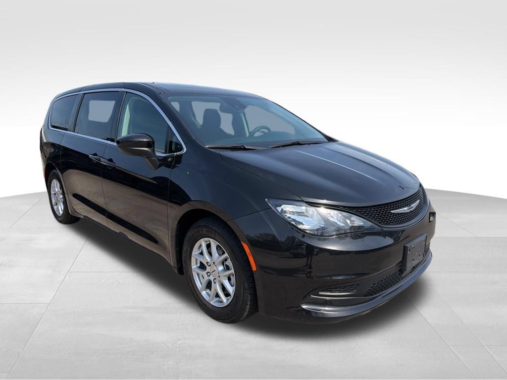 Used 2023 Chrysler Voyager LX FWD image 8