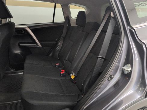 Used 2018 Toyota RAV4 LE image 15