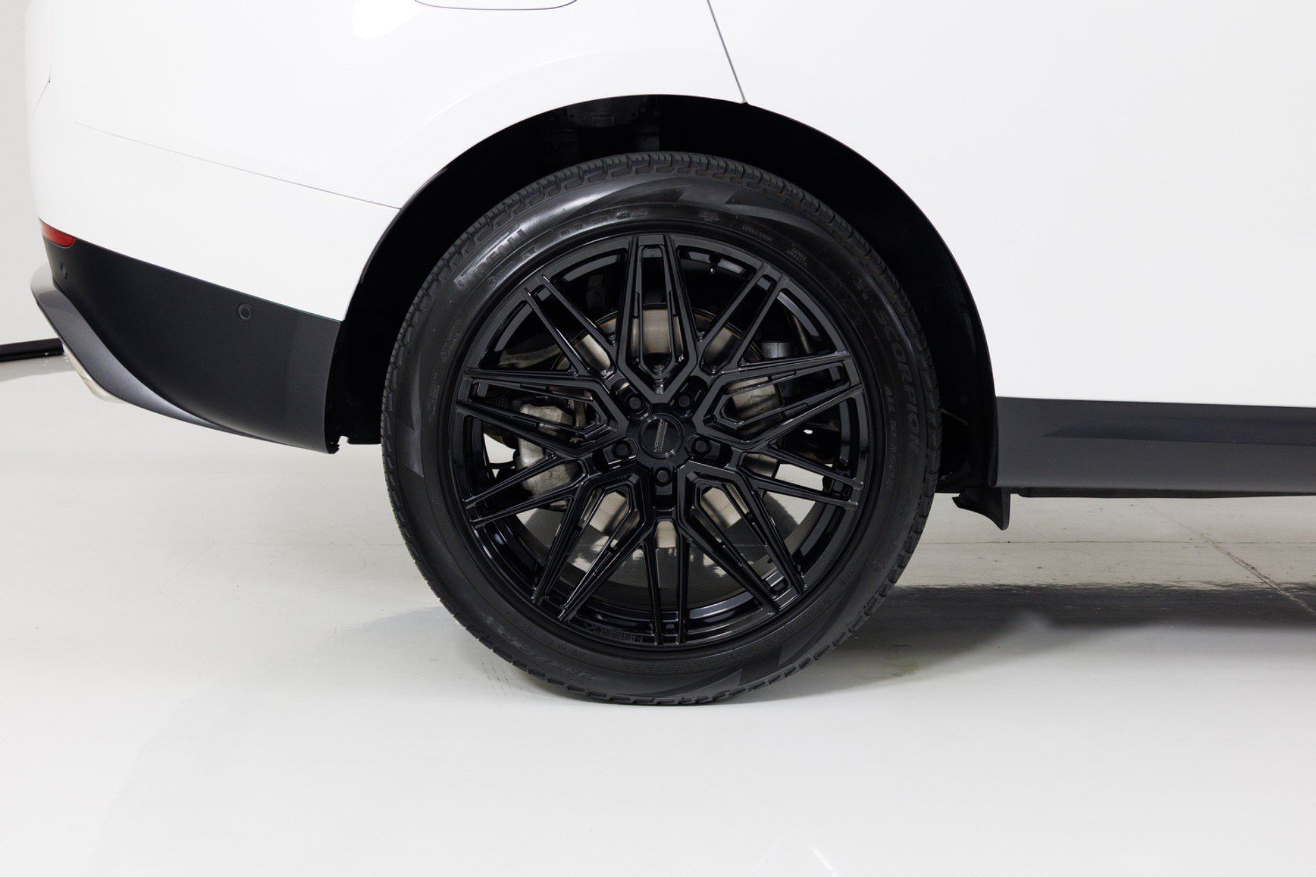 Used 2024 Land Rover Range Rover Sport SE AWD/4WD image 12