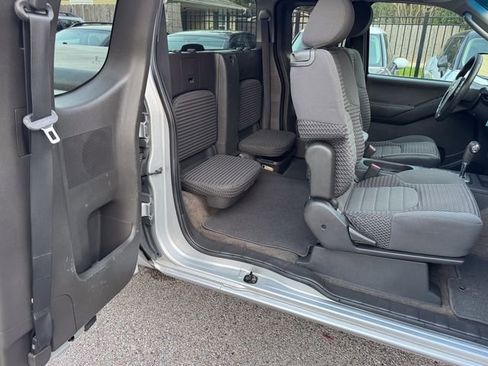 Used 2009 Nissan Frontier SE w/ SE Value Truck Pkg image 24