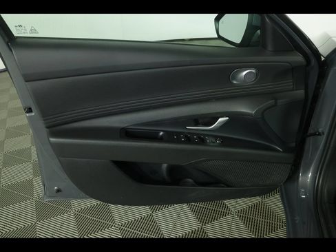 Used 2025 Hyundai Elantra SEL FWD image 21