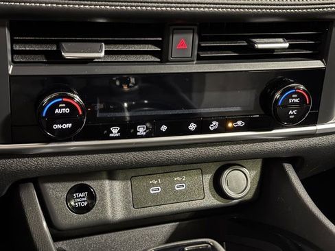 Used 2025 Nissan Rogue SV image 26