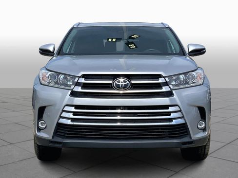 Used 2019 Toyota Highlander Limited Platinum image 3