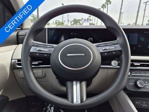 Used 2025 Hyundai Tucson SE image 30