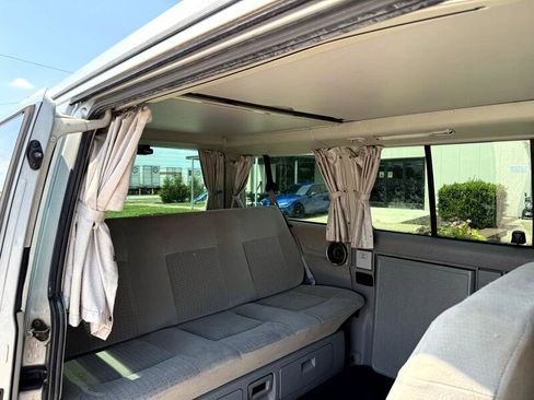 Used 2003 Volkswagen Eurovan MV image 18