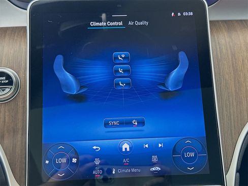 Certified 2025 Mercedes-Benz GLC 300 4MATIC image 17