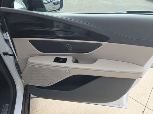 Used 2024 Lincoln Nautilus Reserve image 24