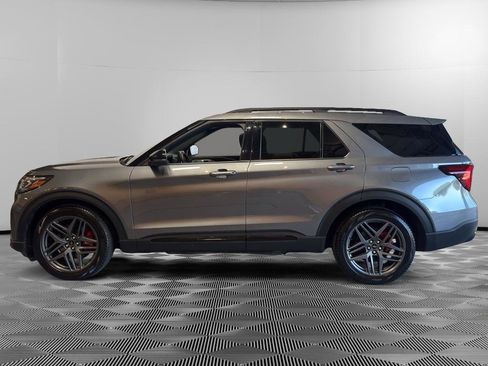 Used 2025 Ford Explorer ST AWD/4WD image 2