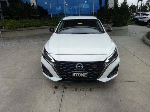 Used 2023 Nissan Altima 2.5 SR FWD image 2