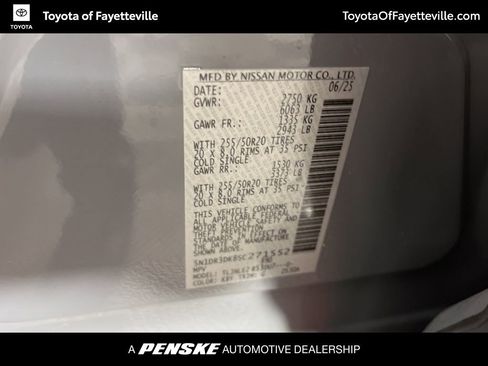 Used 2025 Nissan Pathfinder Platinum image 39