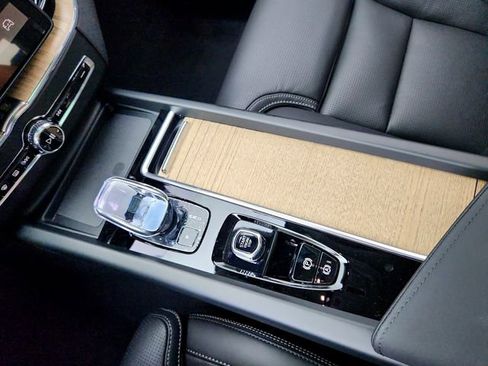 New 2026 Volvo XC60 B5 Ultra w/ Protection Package Premier image 22