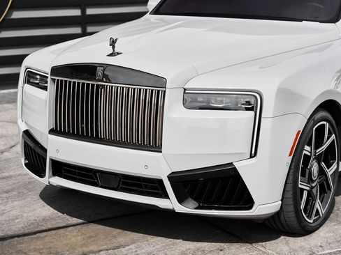 Used 2025 Rolls-Royce Cullinan Black Badge AWD/4WD image 7