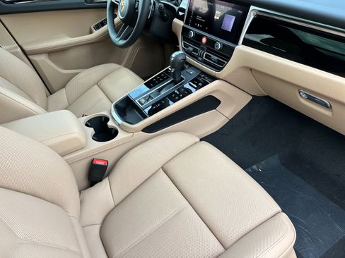 New 2026 Porsche Macan image 17