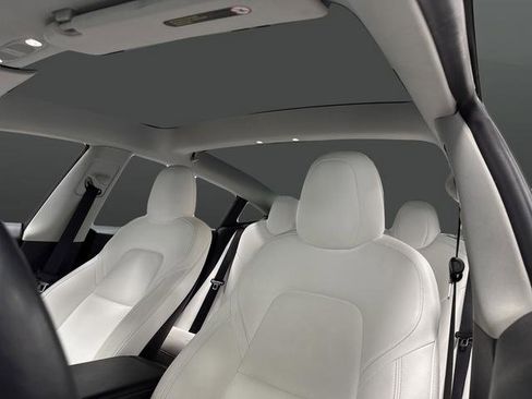 Used 2021 Tesla Model 3 Standard Range Plus image 7