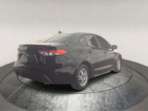 Used 2023 Toyota Corolla SE FWD image 2