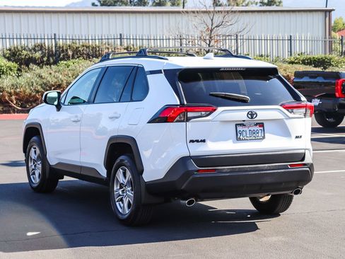 Certified 2022 Toyota RAV4 XLE w/ Convenience Package FWD image 5