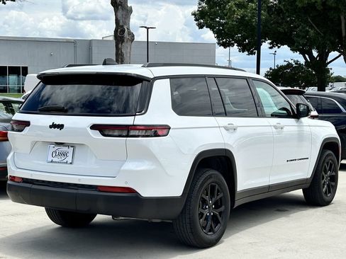 Used 2025 Jeep Grand Cherokee L Altitude RWD image 4