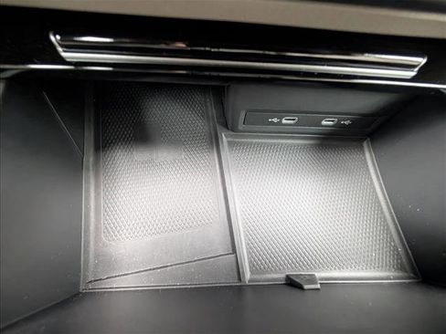 Used 2024 Volkswagen Atlas SEL Premium R-Line image 28