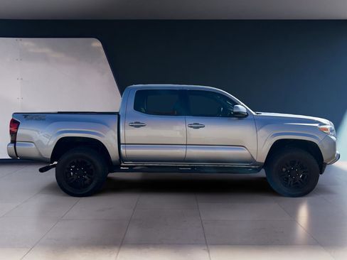 Used 2022 Toyota Tacoma SR image 6