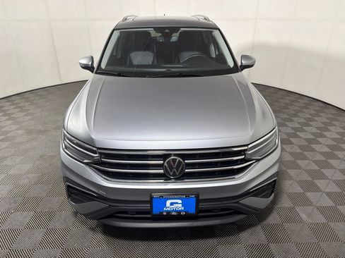 Used 2024 Volkswagen Tiguan SE w/ Panoramic Sunroof Package AWD/4WD image 3