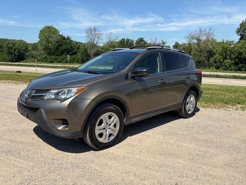 Used 2015 Toyota RAV4 LE AWD/4WD image 4