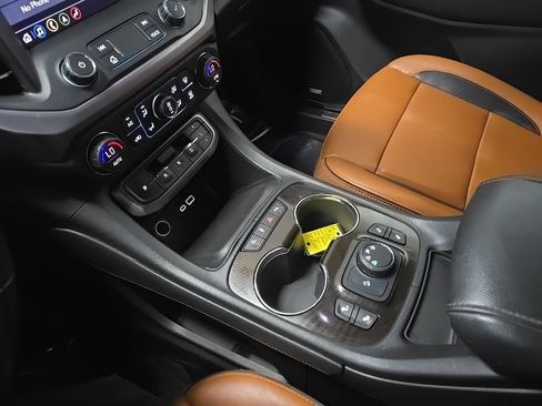 Used 2020 GMC Acadia AT4 AWD/4WD image 30