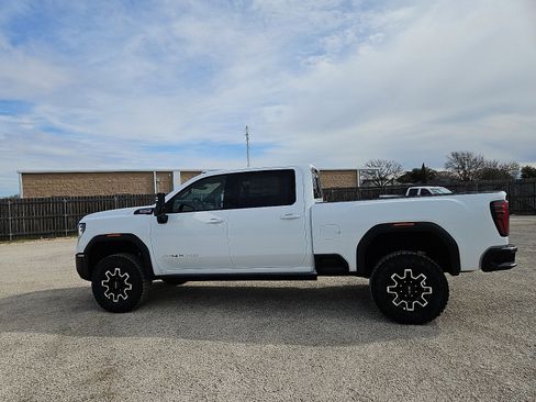 New 2026 GMC Sierra 2500 AT4X image 2