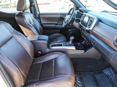Used 2017 Toyota Tacoma Limited image 16