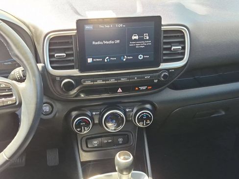 Used 2025 Hyundai Venue SEL FWD image 19