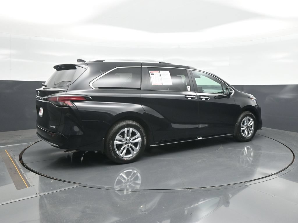 Used 2026 Toyota Sienna Limited FWD image 7