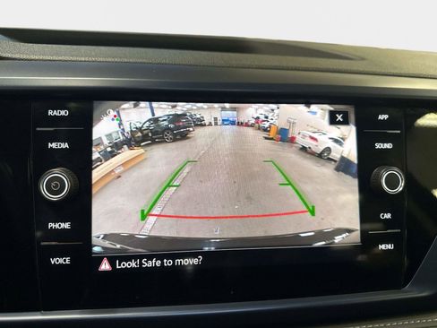 Certified 2024 Volkswagen Taos SE image 20