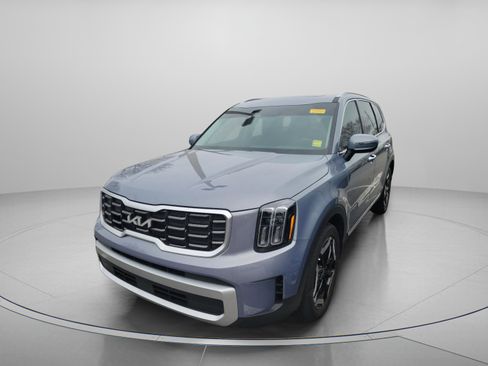 Used 2023 Kia Telluride S w/ S Sunroof Package image 2