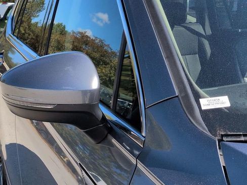 Used 2023 Volkswagen Tiguan SE w/ Panoramic Sunroof Package image 12