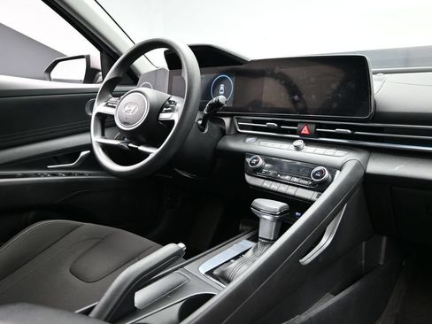 Used 2024 Hyundai Elantra SEL FWD image 11